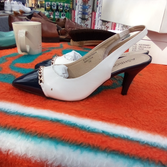 Black and white ladies shoe slingback - Picture 2 of 5